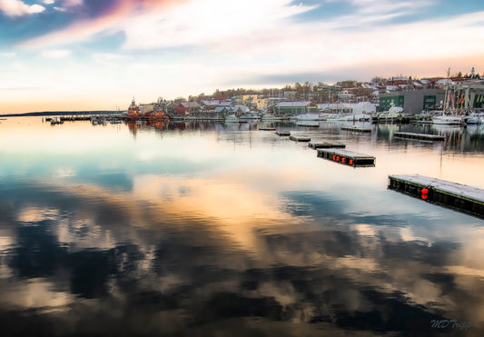 A peaceful painting of the chilly waters of Belfast, showcasing cool tones and a quiet, misty atmosphere over the water.
